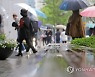 전국 곳곳 흐리고 장맛비..천둥·번개, 우박까지