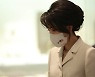 김건희, 나토 참석국 배우자들과 왕궁 투어.. 첫 외교무대 '주목'