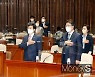 [머니S포토] 與 정책의총, 탈원전·전기료 인상 등 관련 논의