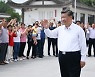 "시진핑을 사랑하라" "그는 황금열쇠" 中공산당 찬가 무슨 일?