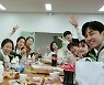 신민아♥김우빈, 카메라 밖에선 옆자리에 함께..7년째 열애 이상 無