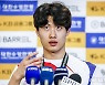 '한국 수영 새 역사' 황선우 귀국
