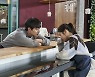 '링크' 여진구 깜빡 잠든 문가영 바라보다..쌍방 로맨스 시작된다