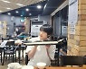 방탄소년단 진, 제주도 여행 근황..갈치 먹방에 신난 '월와핸' [스타IN★]