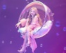 나연, '팝!' 매력 머금은 MV 비하인드 공개 '과즙美 한가득'