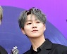 [T포토] 조민규 '우승 트로피는 우리것'