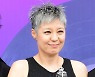 [T포토] 이은미 '트로피 들고 미소~'