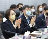 박수치는 이기일 2차관