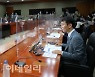 [포토] CEO간담회 발언하는 이복현 금감원장