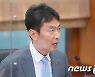 이복현 "증권산업 건전성·유동성 등 관리에 만전 기해야"