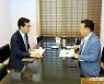 김영환·윤건영 당선인 첫 공식회동..AI영재고·국제학교 설립 논의