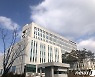 피해 초등생 부모는 눈물, 84세 성폭행범은 눈 끔뻑끔뻑 어눌한 척(종합)
