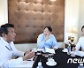 윤 대통령, 참모들과 나토정상회의 준비