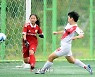 [포토] 진주여중 백지은 '상대 골키퍼 피해 골 성공'