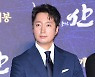 박해일, '한산' 젊은 이순신 장군
