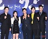 '한산: 용의 출현' 주역들의 파이팅