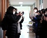 '바늘구멍 임용문' 올해도 줄어드나..교육 정상화 엇박자 우려