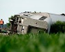 美 암트랙 열차, 트럭 충돌·탈선으로 최소 3명 사망