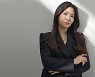 '아시아계 여성' 장벽 넘은 지휘자 김은선..11년 만에 고국 무대 '금의환향'