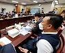최저임금 수정안 제출..노동계 1만340원, 경영계 9천260원