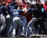 MLB, 시애틀-에인절스 난투극에 무더기 징계 '철퇴'