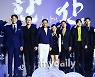 [MD포토] 박해일, 변요한 ''한산: 용의 출현' 화이팅!
