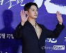 [오마이포토] '한산: 용의 출현' 김성규, 이순신 장군 앞에서 항복