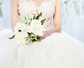 요즘 남자 '결혼 조건' 높아졌다..'성혼女 표준 모델' 살펴보니 163cm·33세 이하·연소득 4200만원
