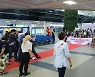 신규 확진 1만명 육박..해외유입 확진자 사흘연속 100명 ↑