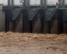 北 폭우로 남북통신선도 먹통..정부 "댐 방류시 사전통지해달라"