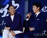 김한민 감독-박해일 '눈 마주치기 쉽지 않은 사이' [포토]