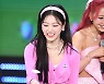 [ST포토] 현진, 사랑스러운 축하 무대