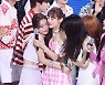 [TD포토] 츄 '케플러 서영은 축하 포옹'