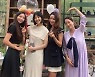 이소연, 오윤아X전혜빈과 한지혜 딸 돌잔치 참석 "축하해" [리포트:컷]
