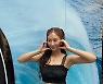 권유리, 컴백 앞두고 물오른 섹시美..개미허리+각선미 '눈길'