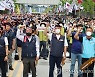 노동부 앞 '최저임금 인상을 위한 양대노총 결의대회'