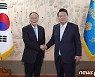 中, 몸값 높아진 필리핀 대통령 취임식에 韓 방문한 '왕치산' 파견