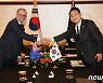 중국이 대만 침공시 군사 개입 지지?..호주 국민 여론, 양분