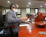 의사봉 두드리는 한상혁 방통위원장