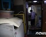 쪽방촌은 방 안이 더 덥습니다