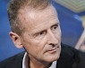 머스크와 신경전?..폭스바겐 CEO "2025년에 테슬라 따라잡을수 있어"