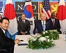 한·미·일 정상 "북핵 위협 고조, 3국 협력 필요성 더 커져"