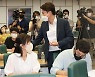 "손흥민 빠진 토트넘 누가 응원?" vs "돌출언행 퇴출, 보수층 공감" [정치행간]