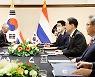 尹, 유럽 주요 정상과 연쇄 회담..원전 등 경제협력 논의