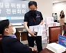 [속보] 최저임금 3차 수정안, 30원 좁혔다..공익위원안 제시 임박