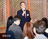 한덕수 총리 "'소득주도성장 설계자' 홍장표가 KDI 원장은 말 안돼"