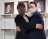 尹대통령, 서해 피살 공무원 아들에 답장.."국가가 상처 안겨 미안하다"