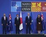 아태 파트너 4개국 정상-NATO 사무총장 기념촬영