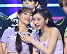 이달의 소녀 츄-희진,'다정하게 귓속말' [사진]