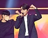 김희재,'우월한 수트핏 뽐내며 열창' [사진]